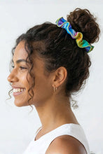 Załaduj obraz do przeglądarki galerii, Model Front: Rio De Sol Chouchou Fusion Scrunchie
