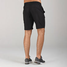Załaduj obraz do przeglądarki galerii, Model Back: Uv Line Bermuda / Short Pour Homme Shorts New Fit Br Masc Black Upf50+
