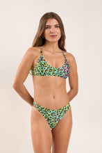Załaduj obraz do przeglądarki galerii, Model Front: Rio De Sol Ensemble Set Morumbi Bralette Essential-Comfy

