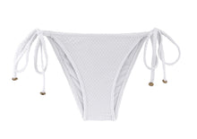 Załaduj obraz do przeglądarki galerii, Product Front: Rio De Sol Bas Bottom Cloque Branco Balconet
