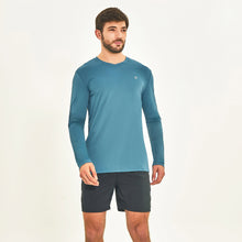 Załaduj obraz do przeglądarki galerii, Model Front: Uv Line T-Shirt Longsleeve Sport Fit Aco
