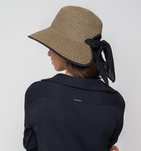 Załaduj obraz do przeglądarki galerii, Model Back: Uv Line Chapeau Souple/Capeline Hat Santorini Imp Fem Mescla Upf50+
