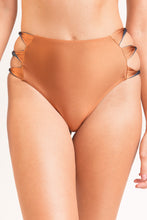 Załaduj obraz do przeglądarki galerii, Gallery: Rio De Sol Bas Bottom Nocciola High-Waist-Spin
