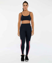 Załaduj obraz do przeglądarki galerii, Model Front: Alto Giro Fitness Bas Legging Hyper Detalhe Cos Preto
