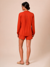 Załaduj obraz do przeglądarki galerii, Model Back: Uv Line Chemise Shirt Bella Pitanga Upf50+
