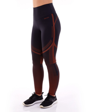 Załaduj obraz do przeglądarki galerii, Model Front: Alto Giro Fitness Bas Legging Bodytex Ii Com Degrade Preto
