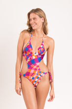 Załaduj obraz do przeglądarki galerii, Model Front: Rio De Sol Une Pièce Funny Trikini-Comfy
