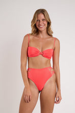 Załaduj obraz do przeglądarki galerii, Model Front: Rio De Sol Ensemble Set Malibu-Folia Bandeau-Iris Highwaist-Spin-Iris
