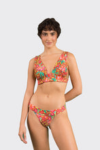 Załaduj obraz do przeglądarki galerii, Model Front: Rio De Sol Haut Top Tropics Halter-Marina
