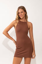Załaduj obraz do przeglądarki galerii, Model Front: Rio De Sol Mini Dress Sand-Cappuccino Talia Dress
