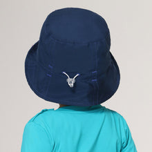Załaduj obraz do przeglądarki galerii, Model Back: Uv Line Bob Hat Napoli Basic Kids Nac Inf Navy Blue Upf50+
