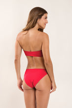 Załaduj obraz do przeglądarki galerii, Model Back: Wednesday In Hawaii By Rio De Sol Haut Top Hibiscus Lani
