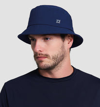 Załaduj obraz do przeglądarki galerii, Model Front: Uv Line Bob Hat Toronto Colors Masc Navy Blue Upf50+
