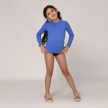Załaduj obraz do przeglądarki galerii, Model Front: Uv Line T-Shirt Longsleeve Uvpro Kids Bic Blue Upf50+

