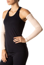 Załaduj obraz do przeglądarki galerii, Model Front: Uv Line Gants Long Sleeve Uni Beige Upf50+
