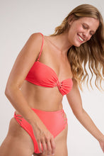 Załaduj obraz do przeglądarki galerii, Image 07: Rio De Sol Ensemble Set Malibu-Folia Bandeau-Iris Highwaist-Spin-Iris
