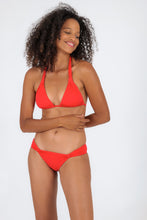 Załaduj obraz do przeglądarki galerii, Model Front: Rio De Sol Haut Top Rouge Mel
