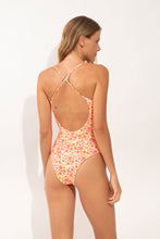 Załaduj obraz do przeglądarki galerii, Model Back: Rio De Sol Une Pièce Ditsy-Butter Julia
