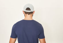 Załaduj obraz do przeglądarki galerii, Model Back: Uv Line Casquette Cap Uv Pro Masc Grey Upf50+
