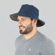 Załaduj obraz do przeglądarki galerii, Model Front: Uv Line Bob Hat Australia Nac Masc Navy Blue Lead Upf50+
