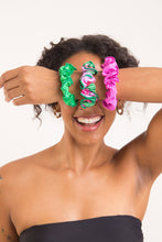 Załaduj obraz do przeglądarki galerii, Image 05: Rio De Sol Chouchou Dots-Energy Scrunchie
