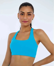 Załaduj obraz do przeglądarki galerii, Model Front: Alto Giro Fitness Haut Top Hyper Costas Cruzadas Azul Scuba
