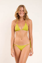 Załaduj obraz do przeglądarki galerii, Model Front: Rio De Sol Ensemble Set Fluity-Abacateiro Tri-Inv Lacinho
