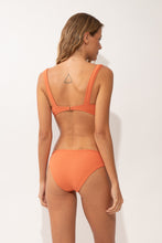 Załaduj obraz do przeglądarki galerii, Model Back: Rio De Sol Bas Bottom Sand-Argila Essential-Comfy
