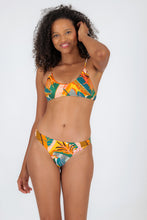 Załaduj obraz do przeglądarki galerii, Model Front: Rio De Sol Ensemble Set El-Arco Bralette Essential-Comfy

