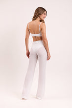 Załaduj obraz do przeglądarki galerii, Model Back: Rio De Sol Pantalon De Plage Memphis-White Pants Lana
