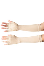 Załaduj obraz do przeglądarki galerii, Model Front: Uv Line Gants Long Gloves Uni Chocolate Upf50+
