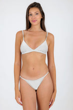 Załaduj obraz do przeglądarki galerii, Model Front: Rio De Sol Ensemble Set Shimmer-White Tri-Fixo California
