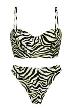 Załaduj obraz do przeglądarki galerii, Product Front: Rio De Sol Ensemble Set Wild-Black Balconet-Anna Nice
