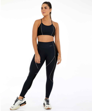 Załaduj obraz do przeglądarki galerii, Model Front: Alto Giro Fitness Bas Legging Hyper Recortes Atlanta Preto
