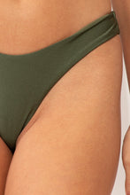 Załaduj obraz do przeglądarki galerii, Image 06: Rio De Sol Bas Bottom Shimmer-Croco Nara
