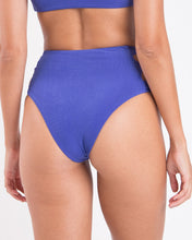 Załaduj obraz do przeglądarki galerii, Image 05: Rio De Sol Bas Bottom Malibu-Indigo Highwaist-Spin
