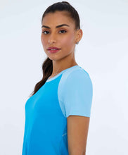 Załaduj obraz do przeglądarki galerii, T-Shirt Skin Fit Recortes Sport Azul Vivid
