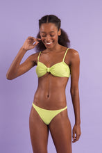 Załaduj obraz do przeglądarki galerii, Image 08: Rio De Sol Ensemble Set Bora-Citrus Bandeau-Joy Leblon-Fio
