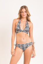 Załaduj obraz do przeglądarki galerii, Model Front: Rio De Sol Bas Bottom Ikat Madrid
