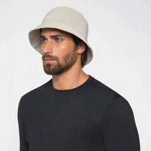 Załaduj obraz do przeglądarki galerii, Model Front: Uv Line Bob Hat Toronto Colors Masc Sand Upf50+
