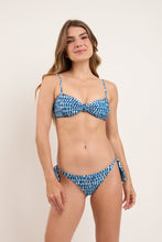 Załaduj obraz do przeglądarki galerii, Model Front: Rio De Sol Ensemble Set Chuva Bandeau-Joy Italy
