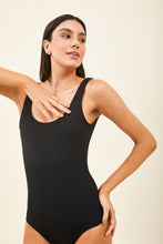 Załaduj obraz do przeglądarki galerii, Image 04: Uv Line Une Pièce Maio Swim Textura Preto Upf50+
