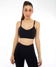 Załaduj obraz do przeglądarki galerii, Model Front: Alto Giro Fitness Haut Top Unique Reverse Preto
