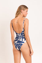 Załaduj obraz do przeglądarki galerii, Model Back: Rio De Sol Une Pièce Pottery Hype
