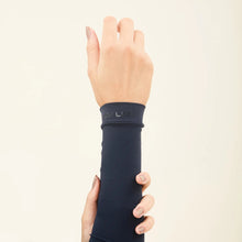 Załaduj obraz do przeglądarki galerii, Sun-Protection Sleeve Navy UPF50+
