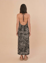Załaduj obraz do przeglądarki galerii, Model Back: Uv Line Vêtement De Plage High-Neck Dress Asas Upf50+
