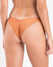 Załaduj obraz do przeglądarki galerii, Image 05: Rio De Sol Bas Bottom Nocciola Italy
