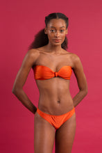 Załaduj obraz do przeglądarki galerii, Image 12: Rio De Sol Ensemble Set Paprica Bandeau-Joy Essential
