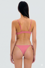 Załaduj obraz do przeglądarki galerii, Model Back: Rio De Sol Haut Top Confetti Mila
