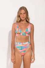 Załaduj obraz do przeglądarki galerii, Image 08: Rio De Sol Ensemble Set River Halter-Cos Hotpant-Cos
